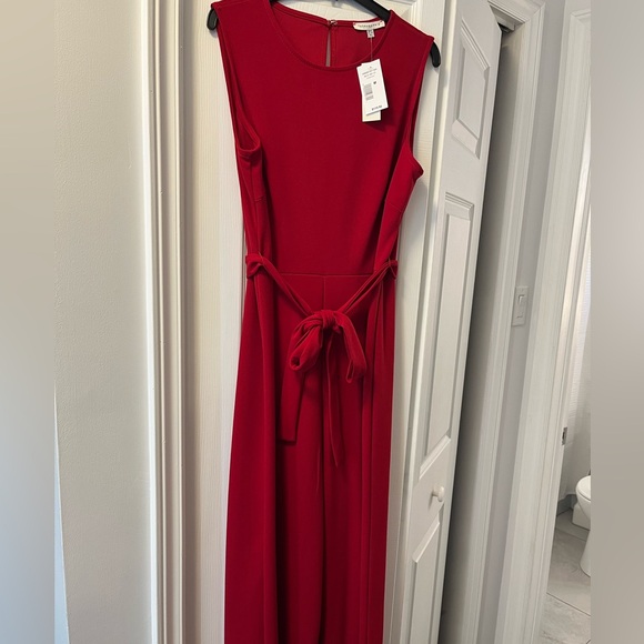 Red sleeveless pantsuit, new with tags. - Picture 1 of 3